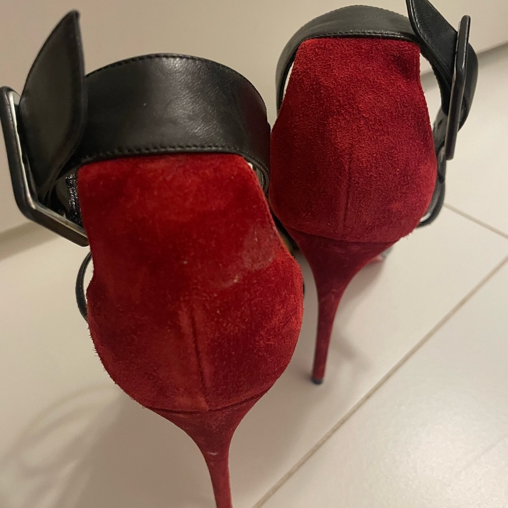 Christian Louboutin. Authentic. Only worn a few times. - Picture 7 of 10